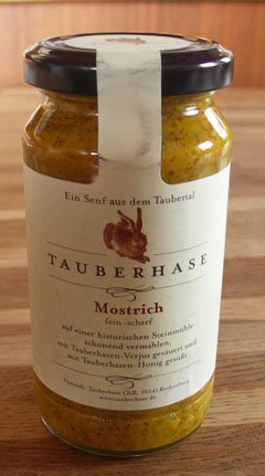 Ein Glas Tauberhase Mostrich