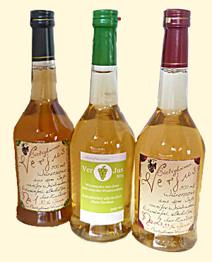 Bietigheimer Verjus: Dunkelgrün mit Goldstreifen: Der Klasiker 'No1' (Trollinger und Riesling), in rot der sortenreine Schwarzriesling 'No2' und fruchtig grün der extra saure 'No3' 3 Flaschen Bietigheimer Verjus